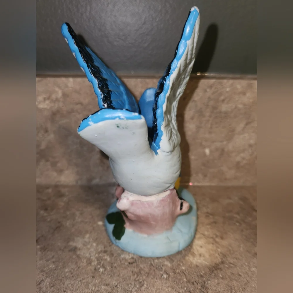 Vintage Unmarked Bluebird‎ With Babies Figurine